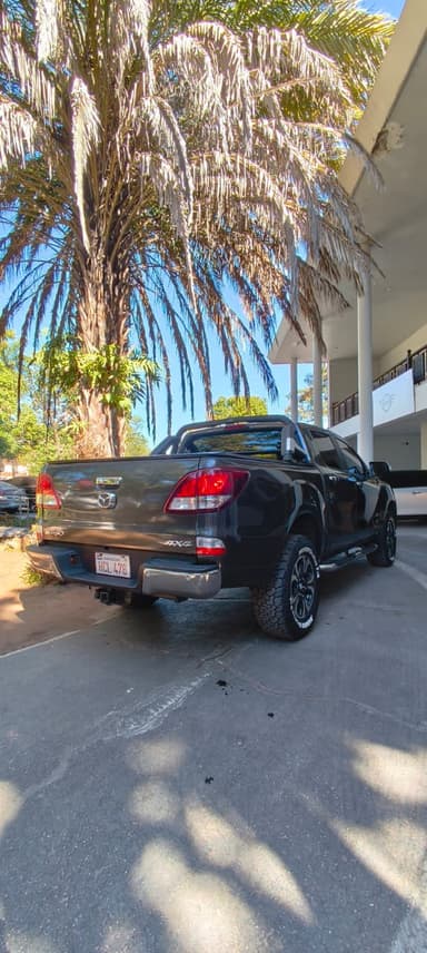 Mazda BT-50 lateral trasero