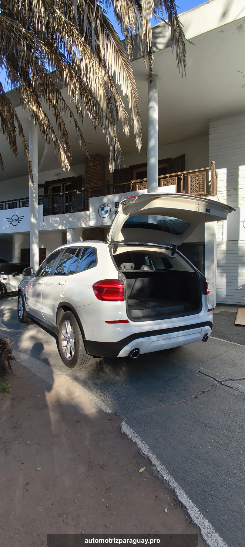 Maletero abierto del BMW X3 xDrive20i 2019