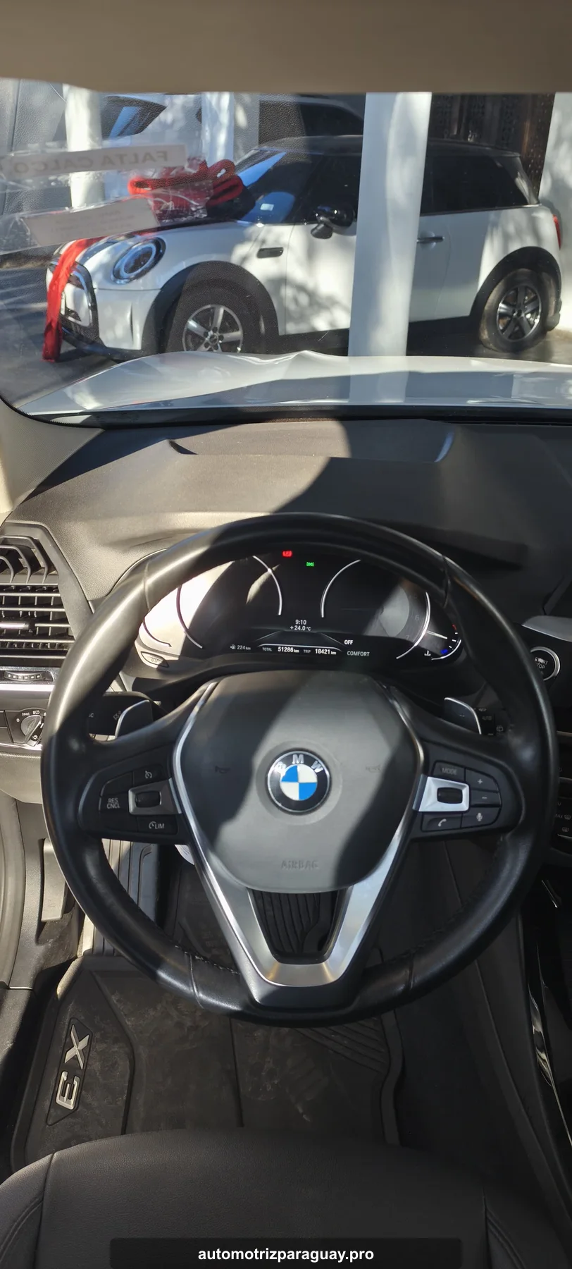Volante y panel de instrumentos del BMW X3 xDrive20i 2019