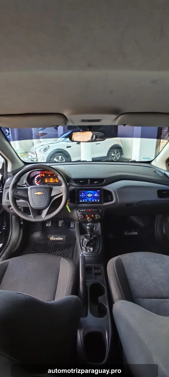 Tablero y cabina del Chevrolet Onix Joy Sedán 2022