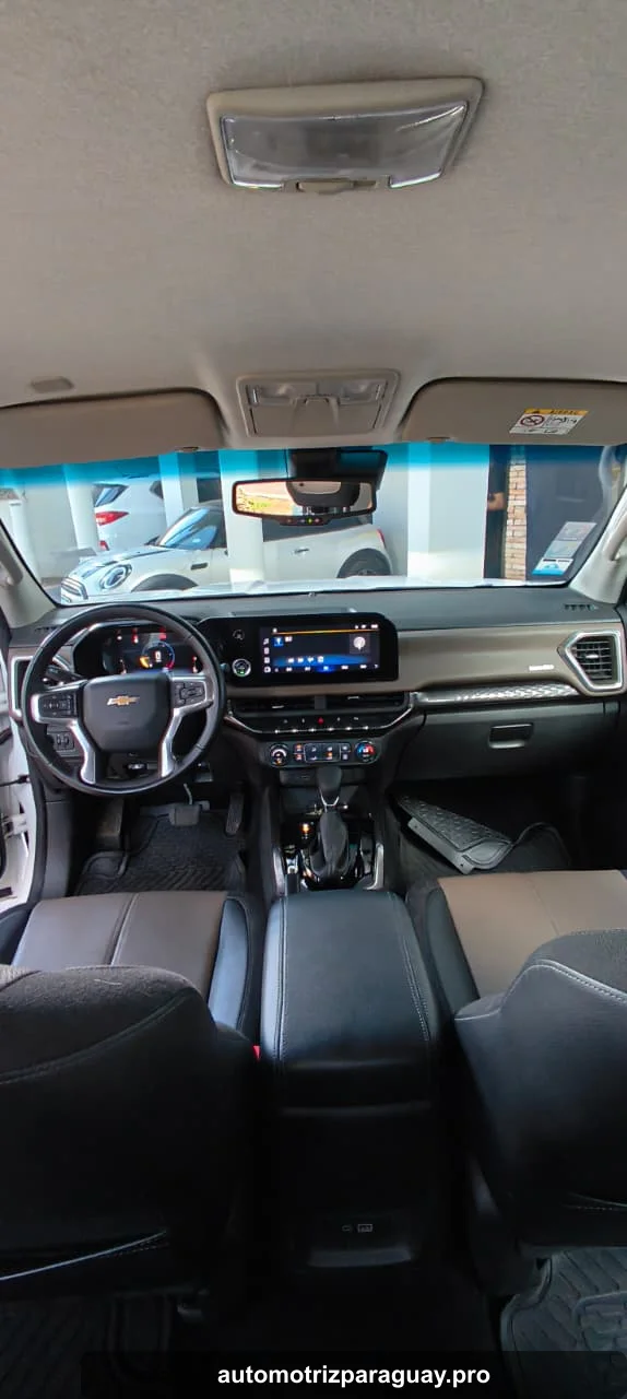 Tablero y cabina de la Chevrolet S10 High Country 2025