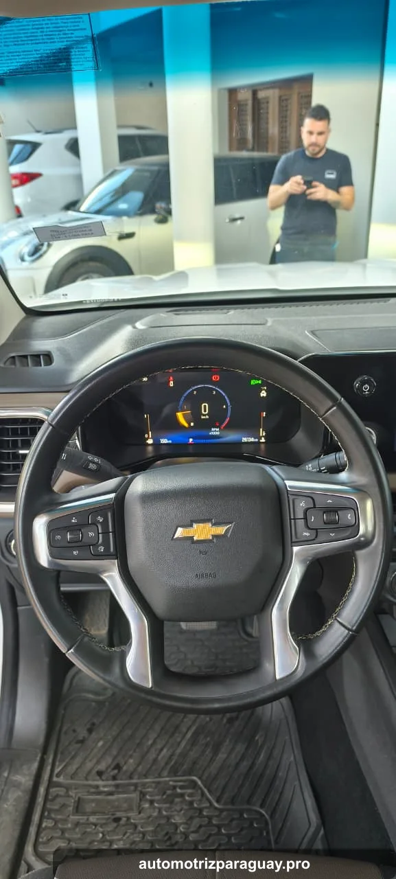Volante y panel de instrumentos de la Chevrolet S10 High Country 2025