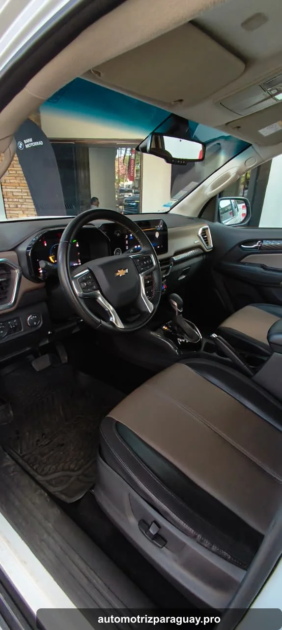 Puesto del conductor de la Chevrolet S10 High Country 2025