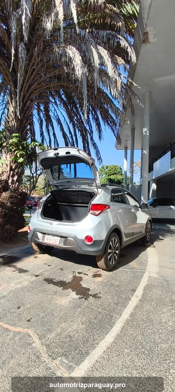 Maletero abierto del Hyundai HB20X 2019