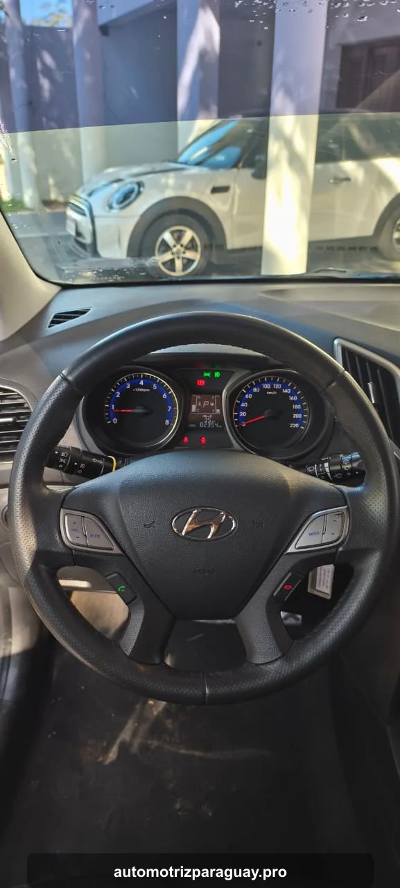 Volante y panel de instrumentos del Hyundai HB20X 2019