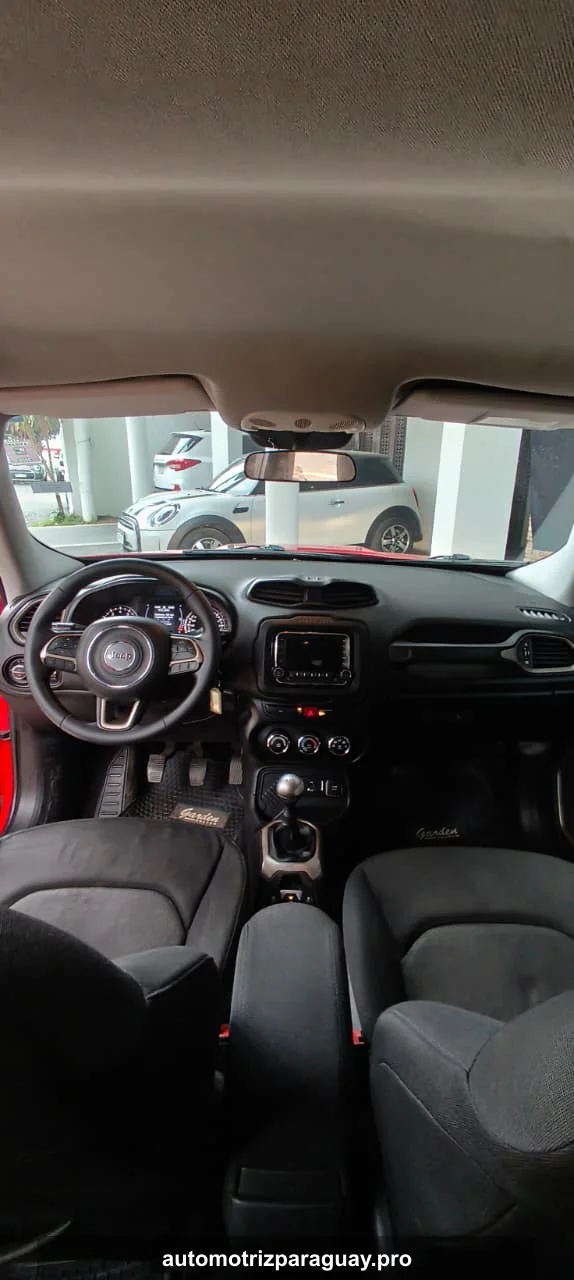 Tablero y cabina del Jeep Renegade Sport 2018