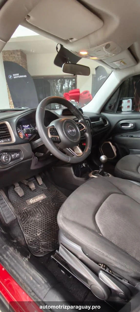 Puesto del conductor del Jeep Renegade Sport 2018