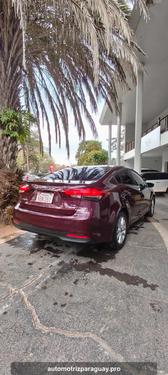 Kia Cerato EX 2018 bordo vista trasera