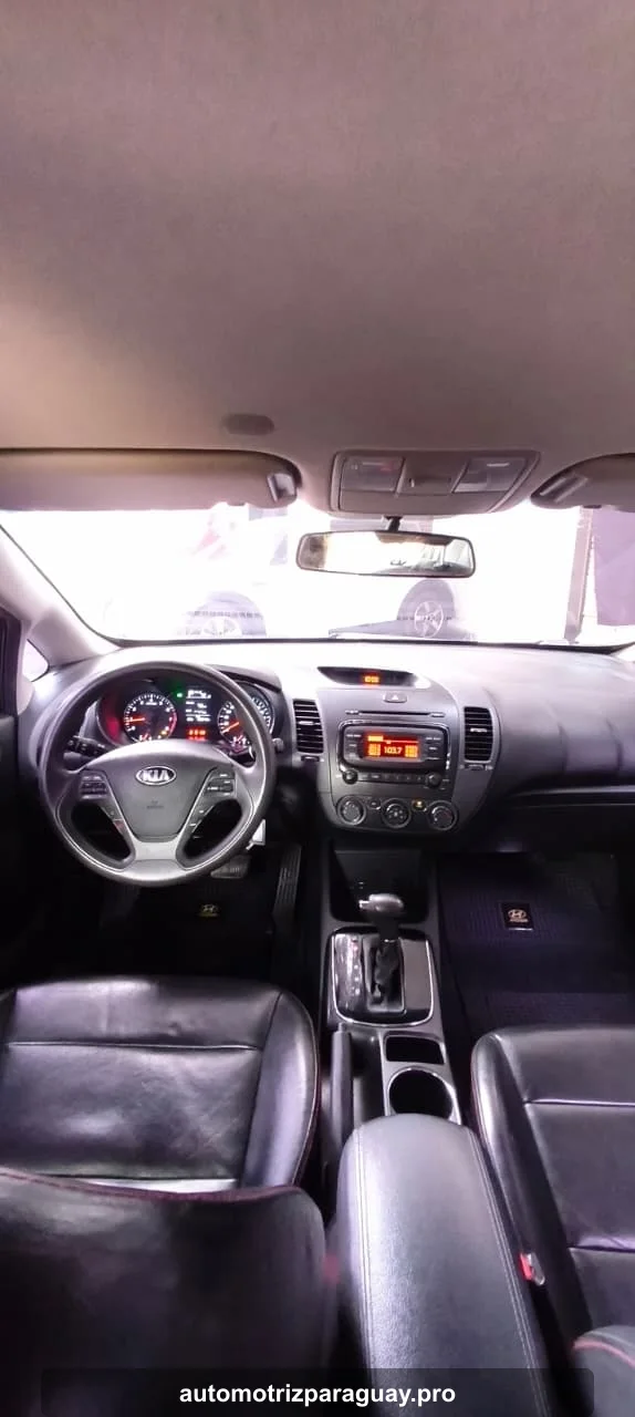 Tablero y cabina del Kia Cerato EX 2018