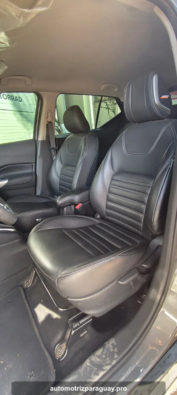 Asientos delanteros del Nissan Kicks Exclusive 2023
